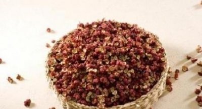 用花椒煮水泡脚有什么好处(花椒泡水泡脚有啥好处)