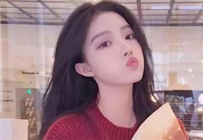 发现女朋友和别人暧昧聊天,该不该原谅她?