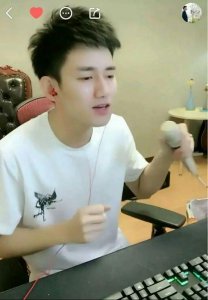 哲家粉丝怒怼心悦会长老七!咋了?喊话MC阿哲:出来道歉!