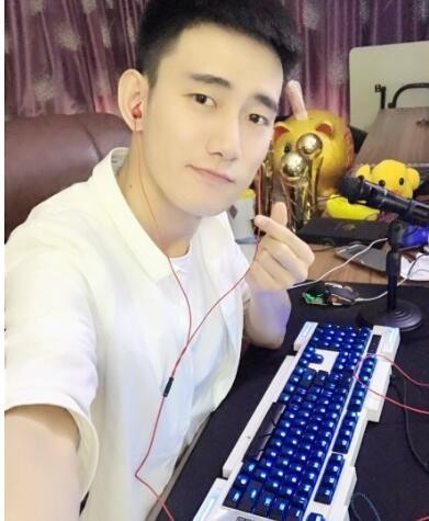 哲家粉丝怒怼心悦会长老七!咋了?喊话MC阿哲:出来道歉!