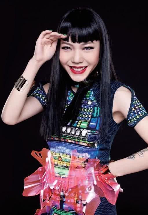 吴莫愁终于放弃了万年齐帘刘海!换了造型的她居然变这么美了!