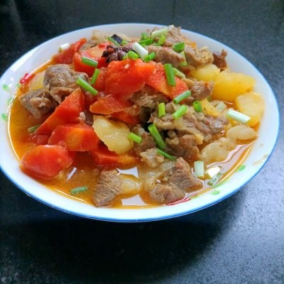 土豆炖牛肉家常做法（土豆胡萝卜炖牛肉最好吃的做法）