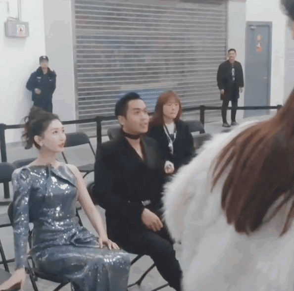 张若昀官宣最新消息(张若昀小范公子回应打唇钉)(5)