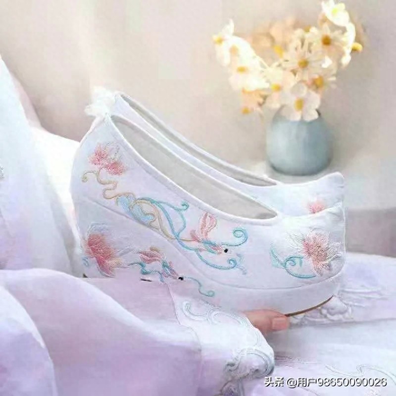 脱不掉的绣花鞋