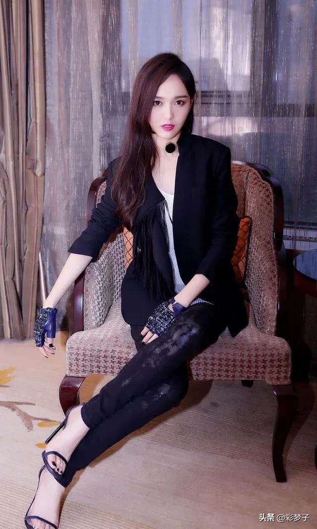 这维权来的是不是晚了些?唐嫣