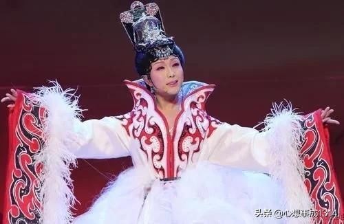 李玉刚和乌克兰老婆合照(李玉刚乌克兰籍老婆颜值逆天)