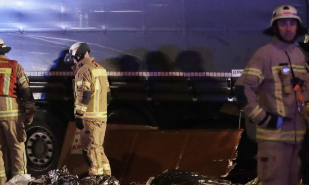 恐怖主义枪击事件(对人群进行了冲撞,导致12人死亡)(3)_