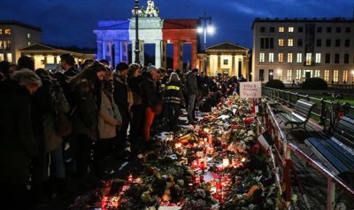 ​恐怖主义枪击事件（对人群进行了冲撞，导致12人死亡）