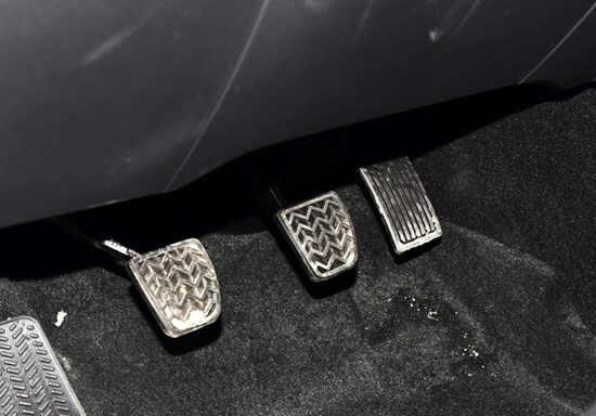 拉线油门和电子油门哪个好-