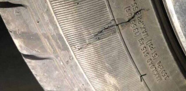 高速上爆胎怎么叫救援-