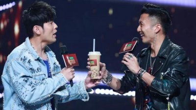 ​谢霆锋周杰伦谁比拟红，二人半斤八两并且闭系很佳