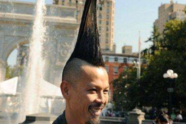 世界上最高的发型 高达1.18米的莫西干发型(留存15年)