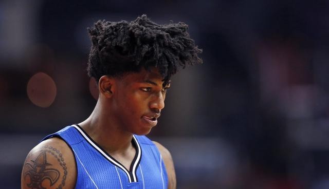 史上最扯！魔术控卫佩顿抛投不看篮框，真的被自己“头发守住”