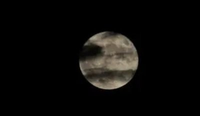 ​月亮诡异的笑，像人脸一样十分恐怖(其实是月球活动造成的错觉)