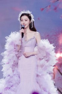 宋轶花房公主妆造型曝光 身材纤细宛若花仙子