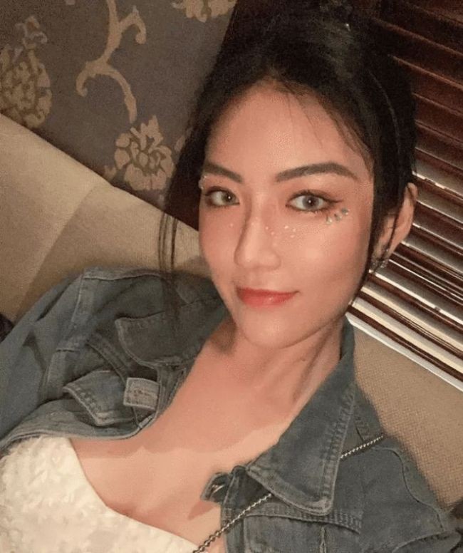曾志伟献吻嫩模 女儿曾宝仪:不认识 但真的很漂亮