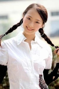 曲栅栅个人图片