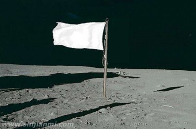 ​玉兔拍到了美国国旗变白了：太阳辐射(美被质疑登月造假)