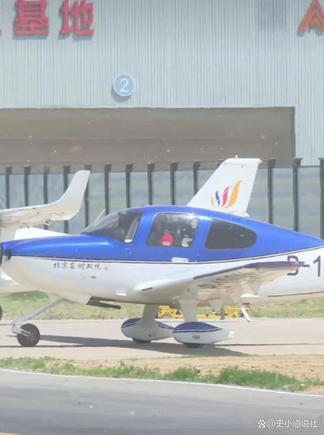 周鸿祎回应直播现场摔帽发飙:我没看到无所谓,粉丝没看到我很生气