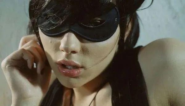 性感女神一回归,就曝了世纪性丑闻