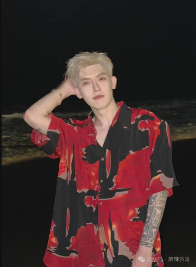 千万网红的出轨瓜里的三个人,都挺颠…