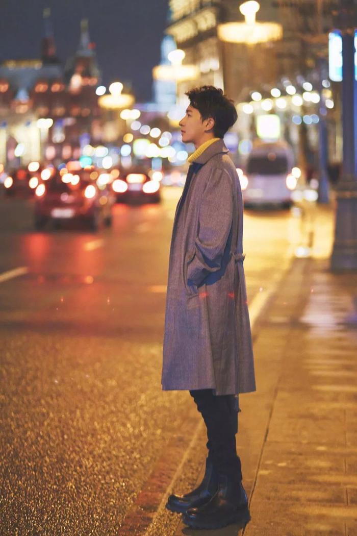 韩庚34岁生日当天公布恋情,认爱《战狼2》女主卢靖姗