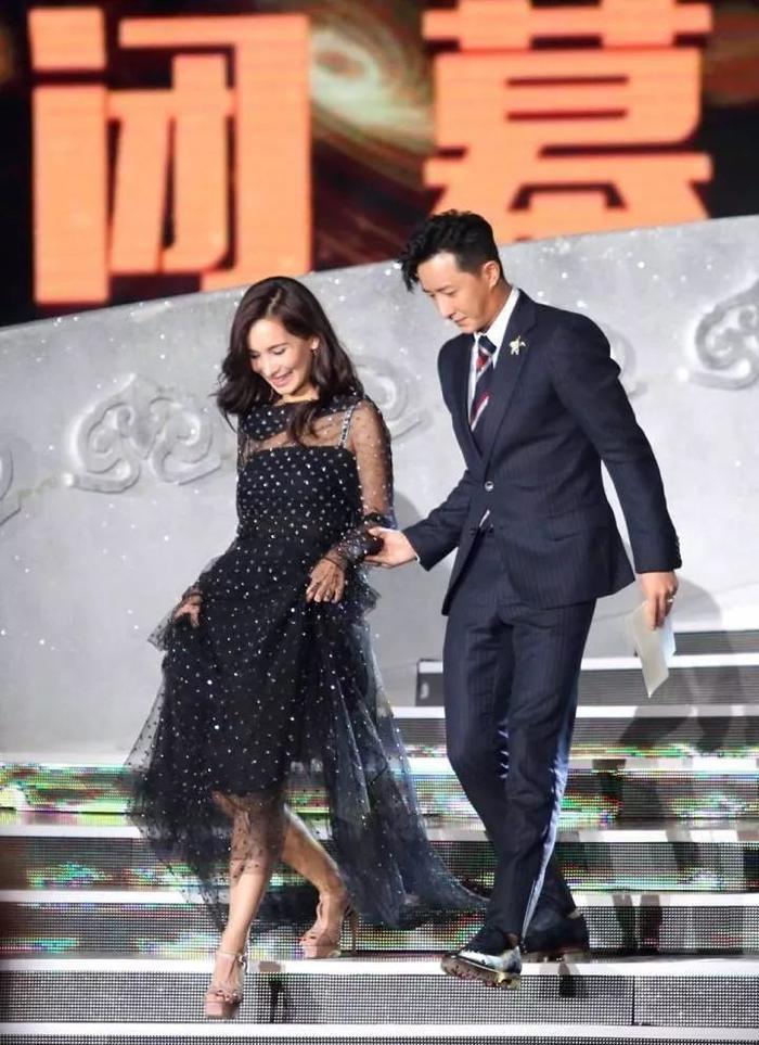 韩庚34岁生日当天公布恋情,认爱《战狼2》女主卢靖姗