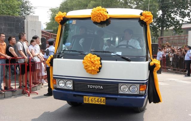 侯耀文的师傅是谁(侯耀文为何拜师已故名家赵佩茹)