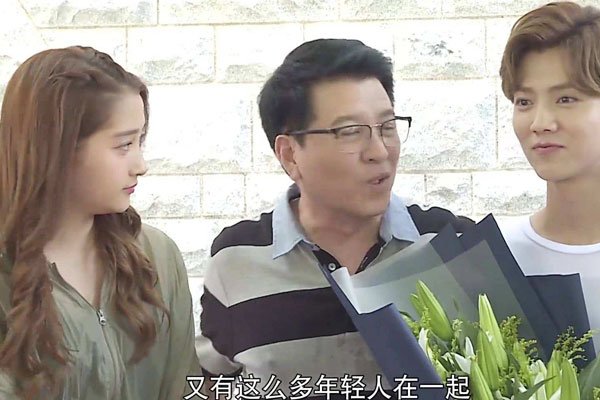 关晓彤鹿晗分手了没有 网络暴力一直在欺负他们