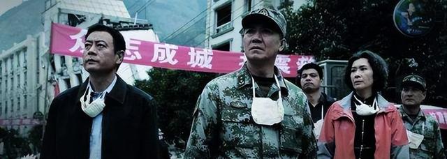 512汶川不相信眼泪电影(盘点10大灾难电影)(22)