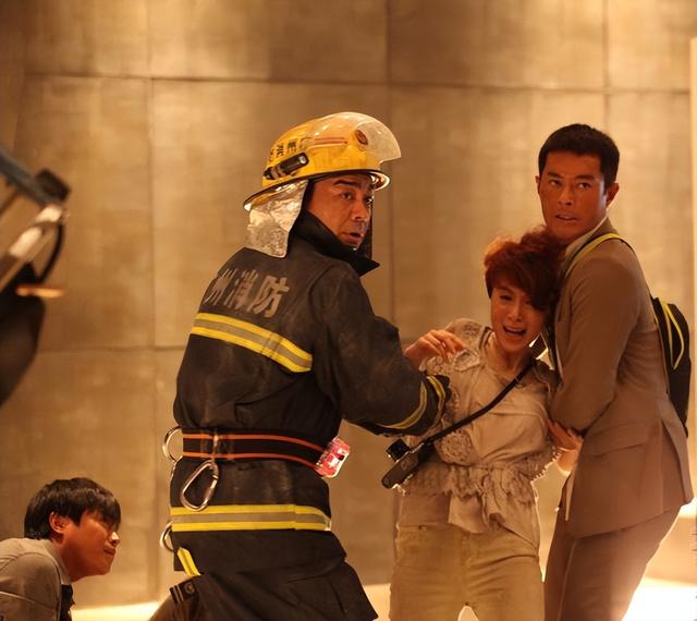 512汶川不相信眼泪电影(盘点10大灾难电影)(25)