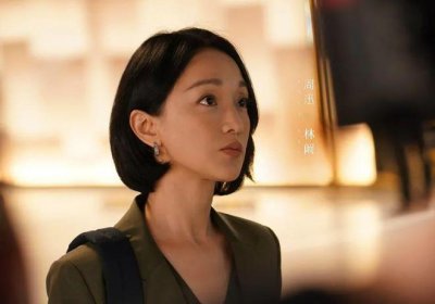 ​恭喜，40+的她终于被拉下神坛