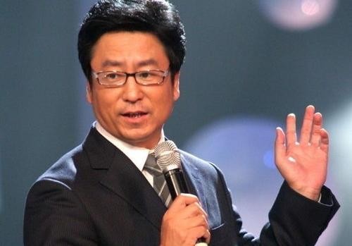 白岩松怎么了出什么事了(白岩松跌落神坛引发众怒)