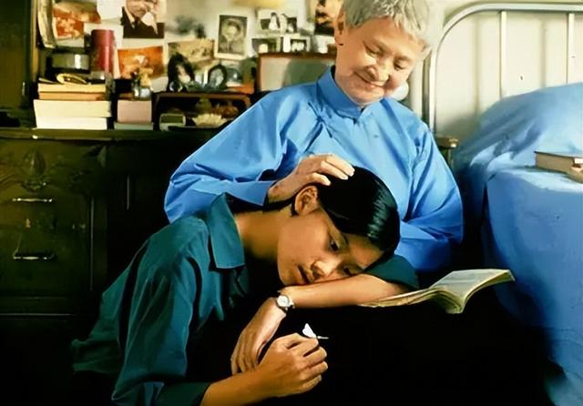 适合一家人一起看经典电影推荐(中秋观影推荐11部必看的经典家庭电影)(1)