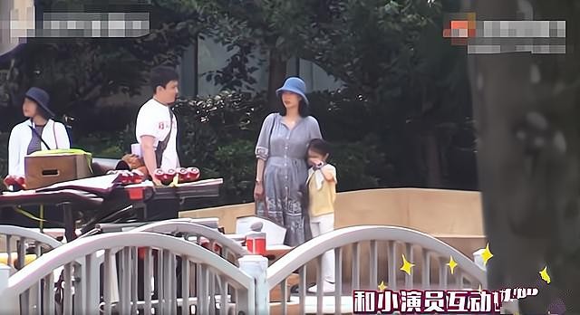 陈羽凡白百合高调复合(陈羽凡录音室玻璃影子疑似白百何)