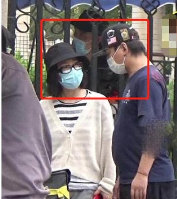 陈羽凡白百合高调复合(陈羽凡录音室玻璃影子疑似白百何)