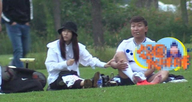 陈羽凡白百合高调复合(陈羽凡录音室玻璃影子疑似白百何)