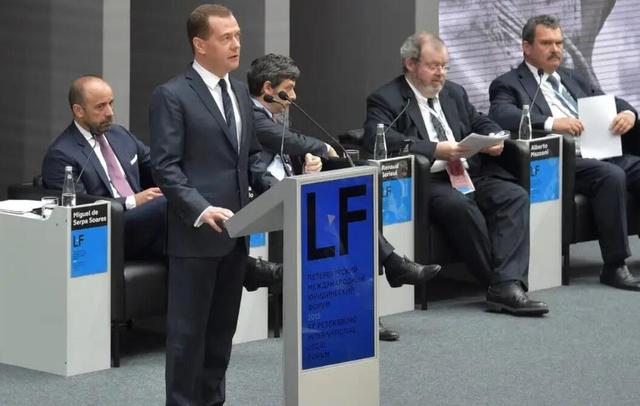 梅德韦杰夫个人资料简介(梅德韦杰夫当总统时怎么样)