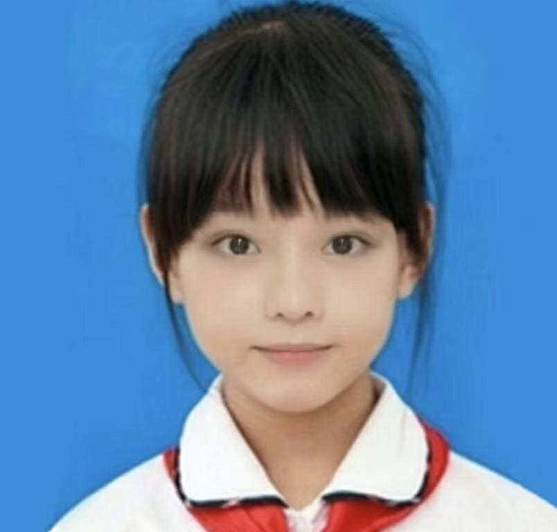 黄霄云个人资料:你逆着光而来,唱功惊人,会成为优秀得令人嫉妒的存在