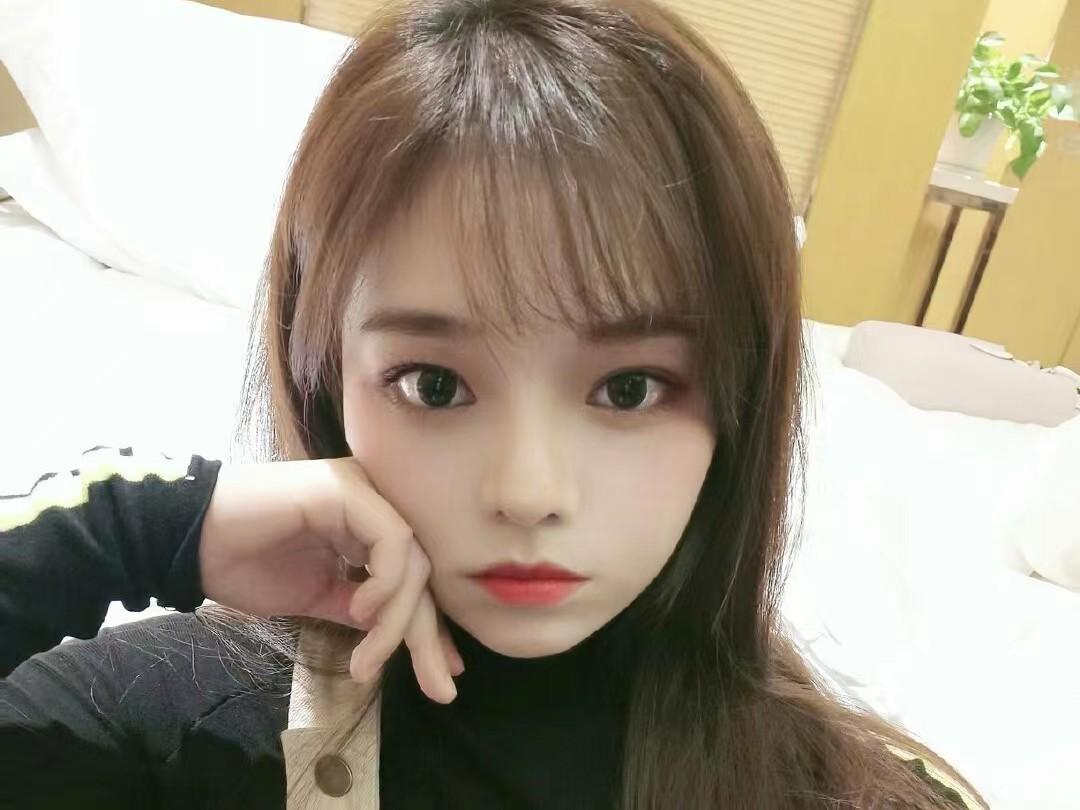 黄霄云个人资料:你逆着光而来,唱功惊人,会成为优秀得令人嫉妒的存在