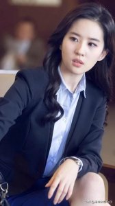 刘亦菲背后不为人知的三段爱情(大家怎么看)