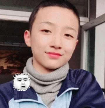 “女装大佬”艾比珍贵寸头照,意外撞脸朱亚文,这颜值简直没谁了