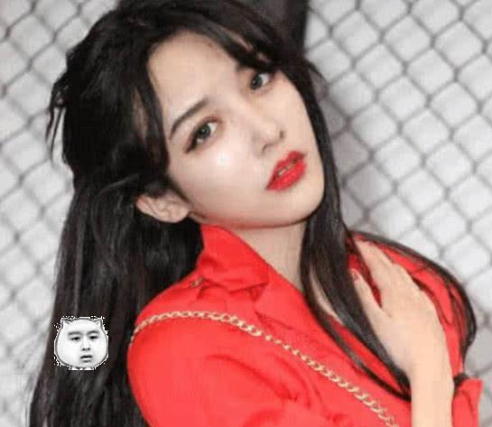 “女装大佬”艾比珍贵寸头照,意外撞脸朱亚文,这颜值简直没谁了