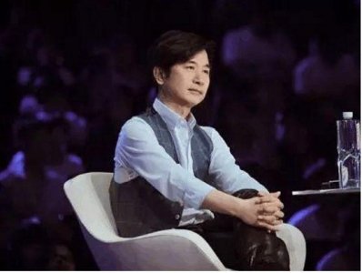 黄舒骏的第一任妻子是谁(52岁黄舒骏与90后美妻近照)