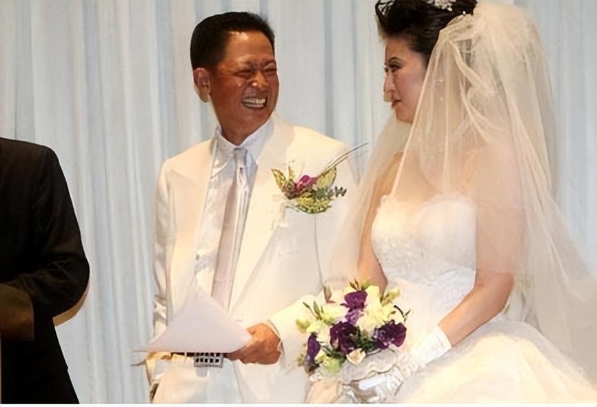 王志文老婆是谁(王志文妻子陈坚红,原来王志文每天面对如此多的女子)