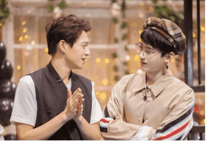 《明星大侦探》第四季开录,“留白CP”同款表情,魏大勋失宠了