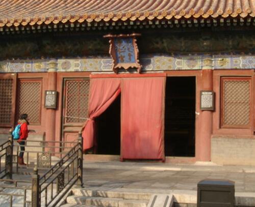 景仁宫是谁住的