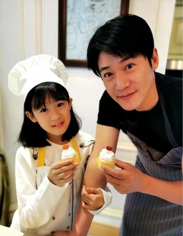 陆毅和鲍蕾的女儿（陆毅女儿贝儿长大后的照片）