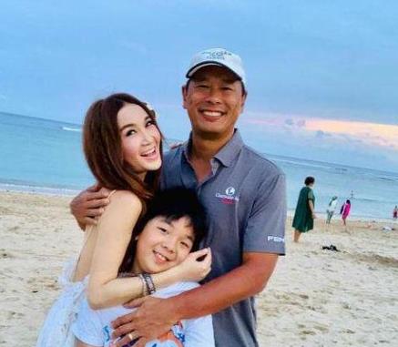 温碧霞现任老公何祖光资料 也是出自名门世家