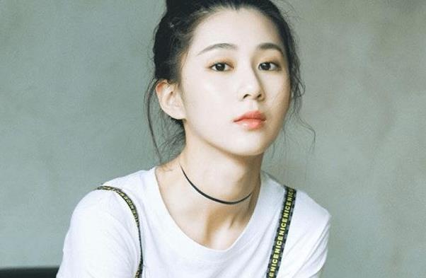 温碧霞现任老公何祖光资料 也是出自名门世家